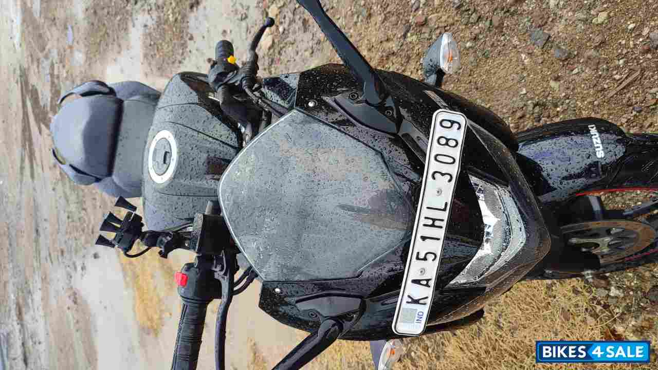 Black Suzuki Gixxer SF