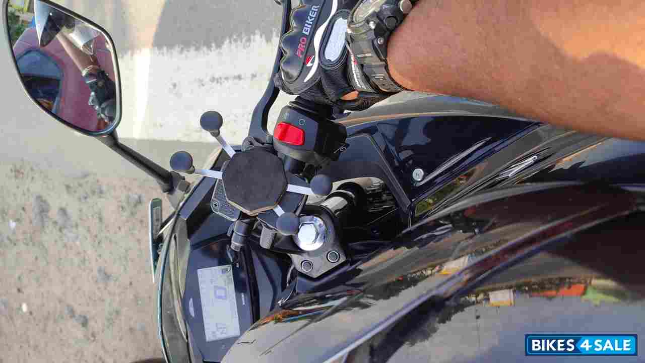 Black Suzuki Gixxer SF