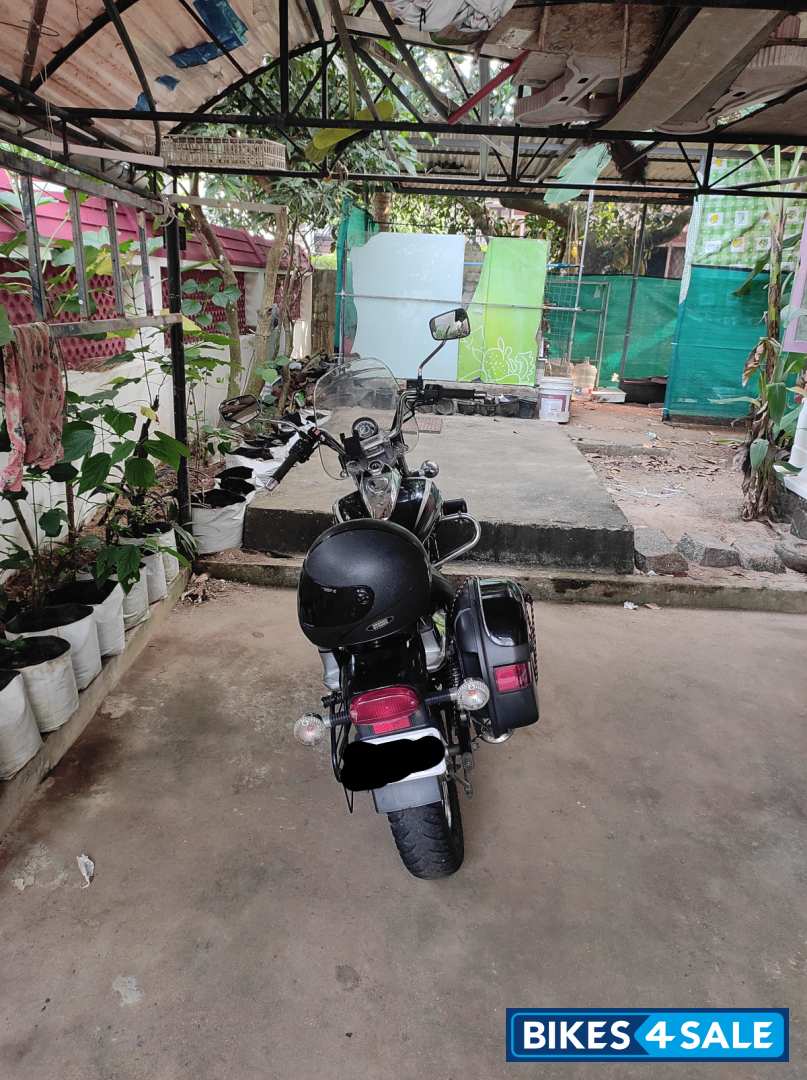 Black Bajaj Avenger Cruise 220