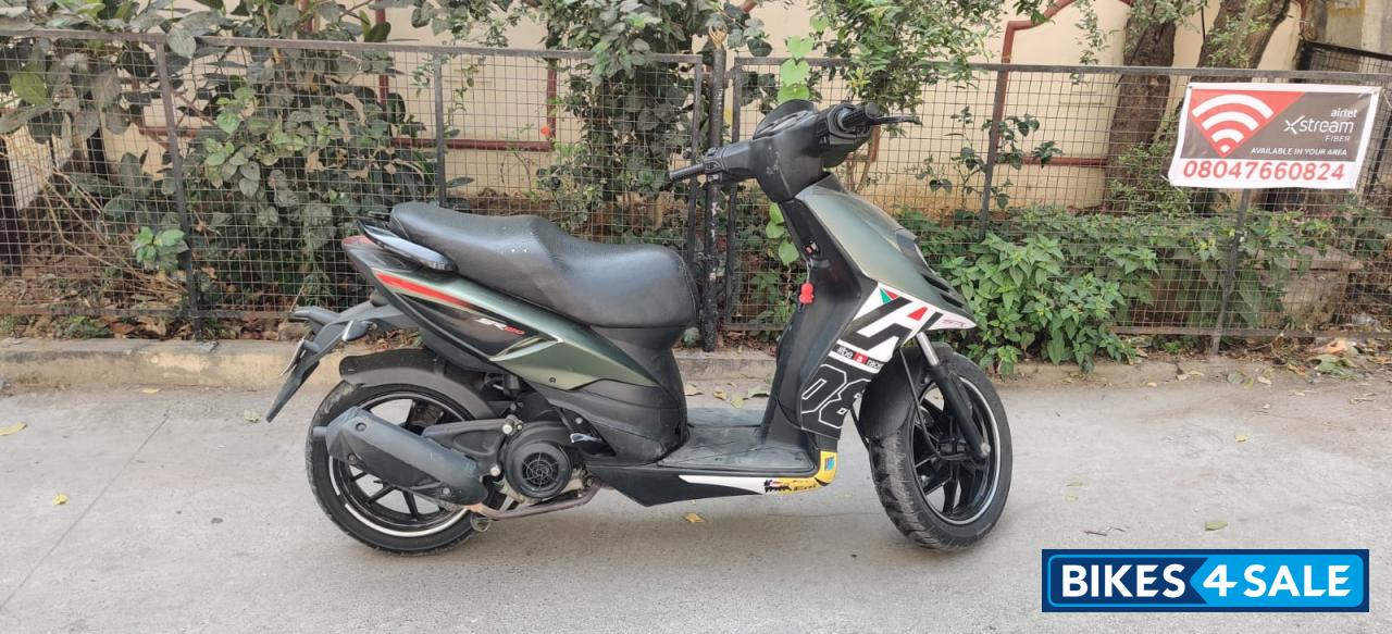 Green Aprilia SR 150