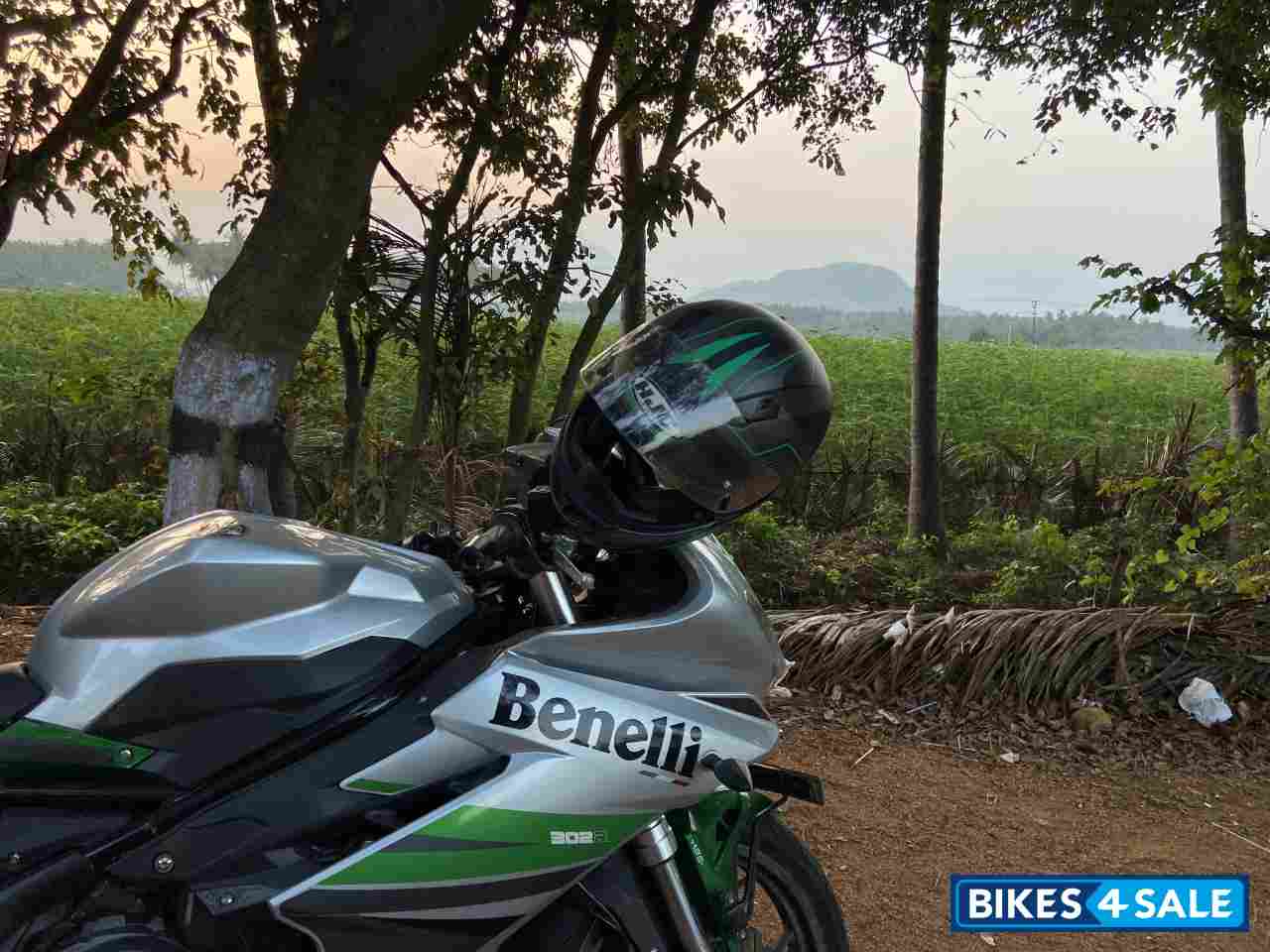 Green Benelli 302R