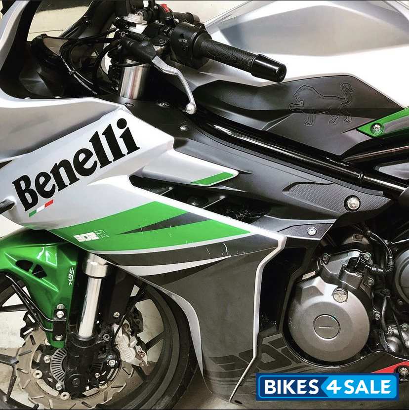 Green Benelli 302R