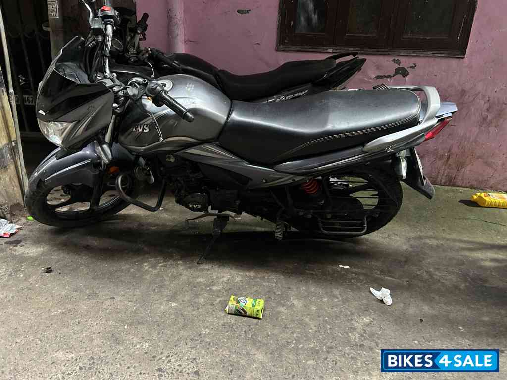 Grey TVS Victor