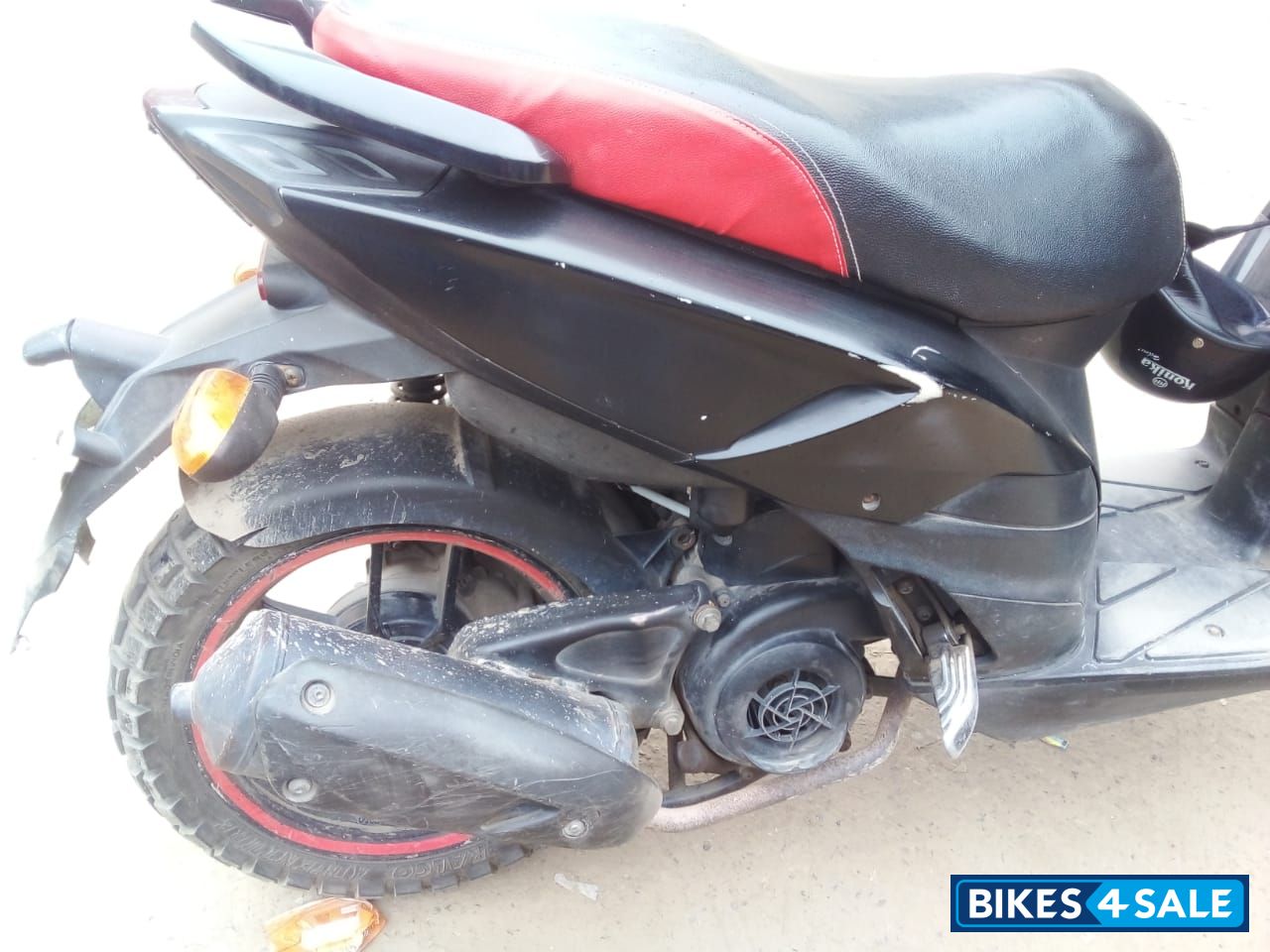 Black Aprilia SR 150