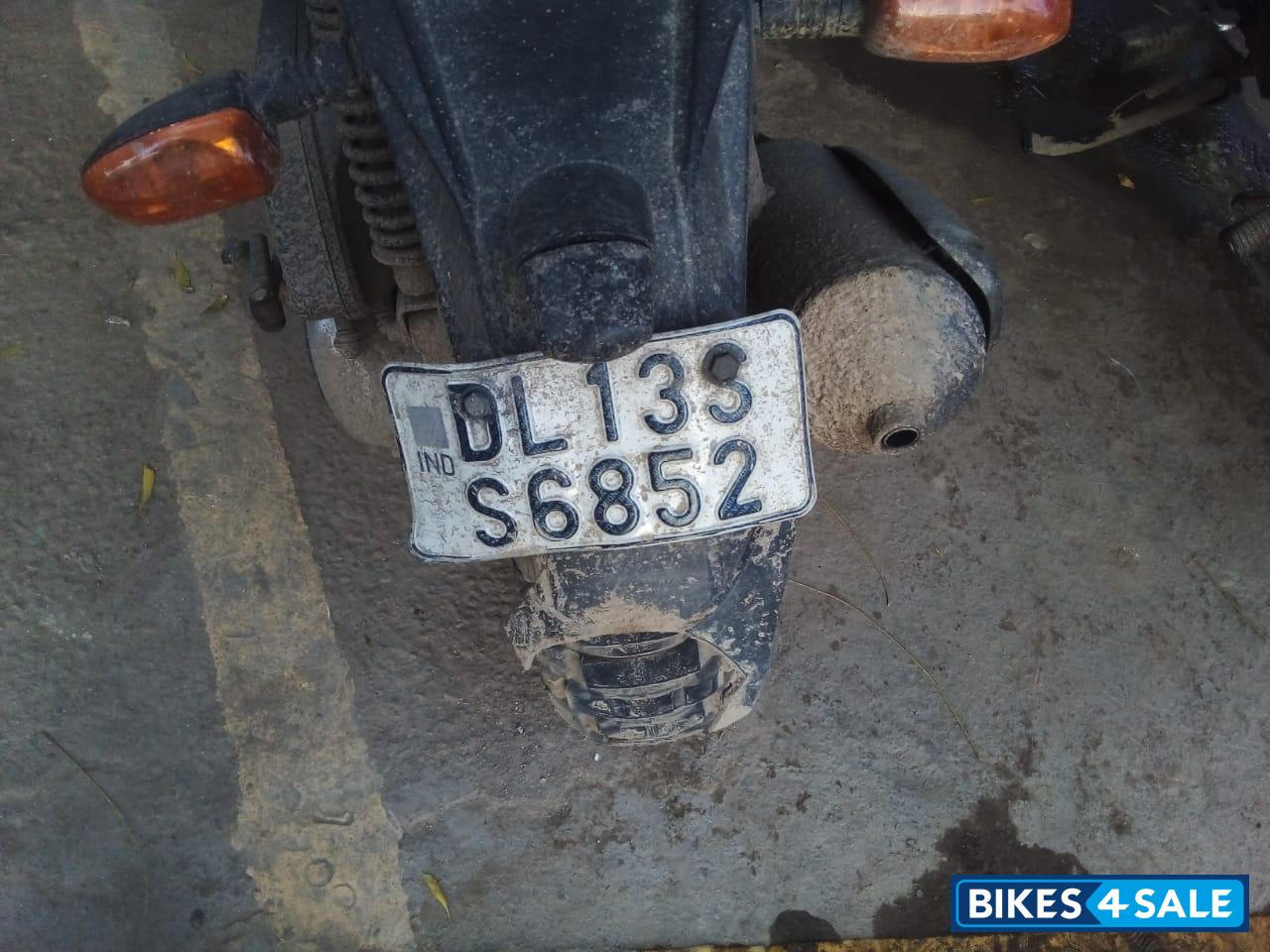 Black Aprilia SR 150