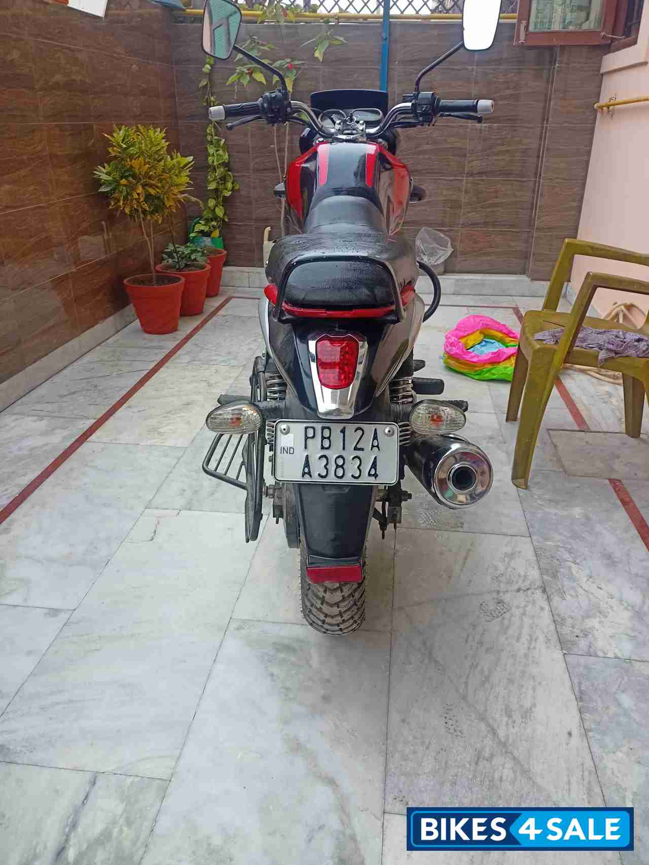 Bajaj V15