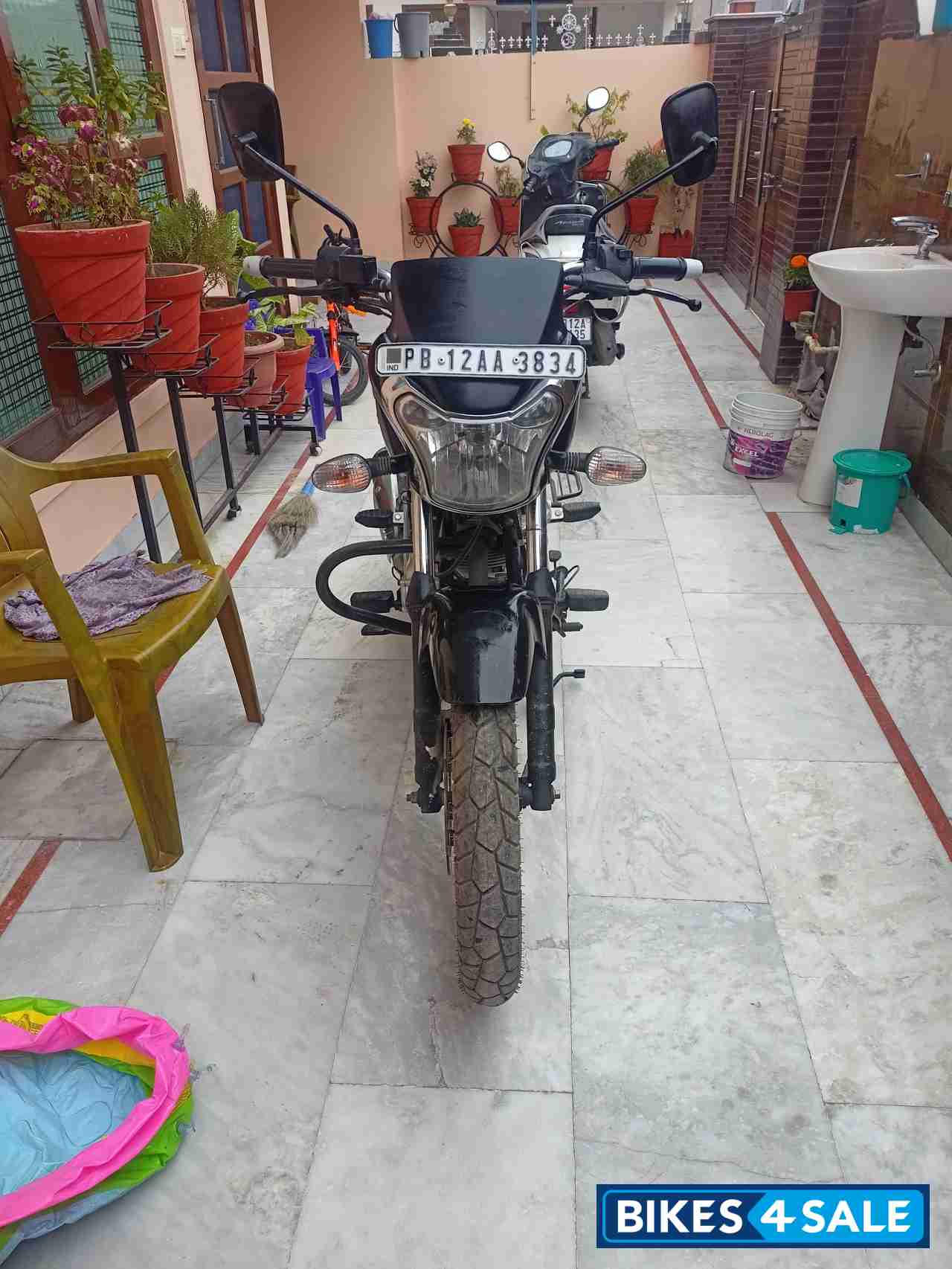 Bajaj V15