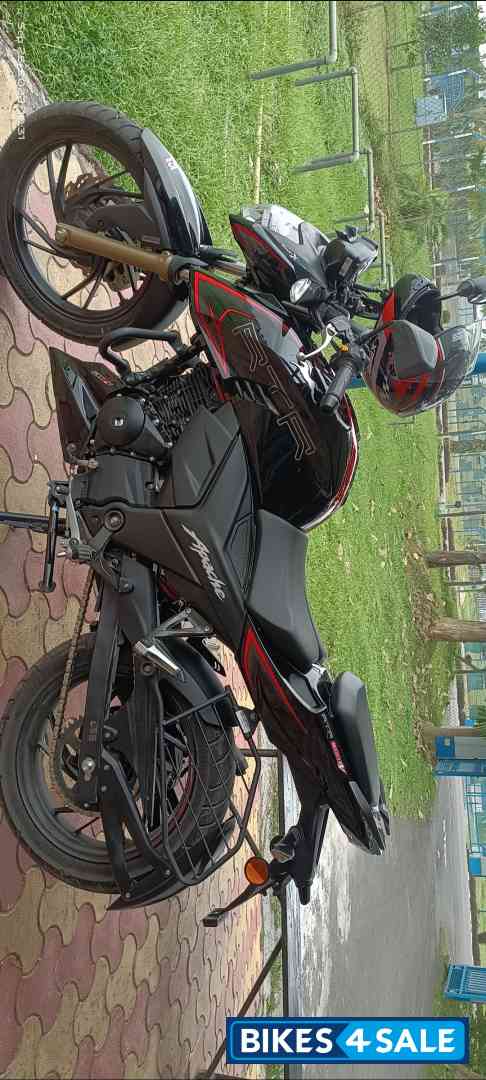 Black TVS Apache RTR 200 4V 2022