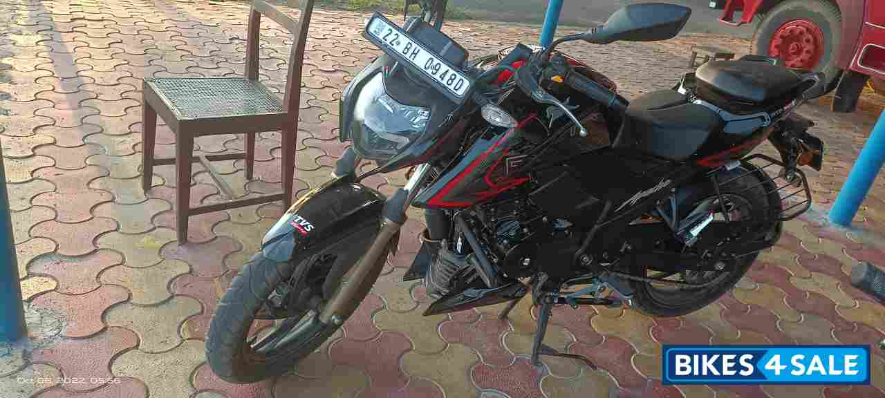 Black TVS Apache RTR 200 4V 2022