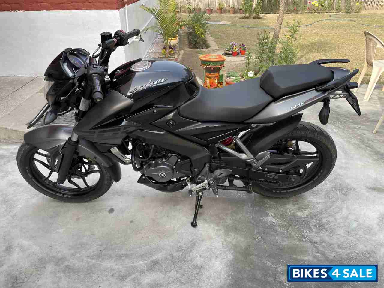 Black Bajaj Pulsar 200 NS ABS