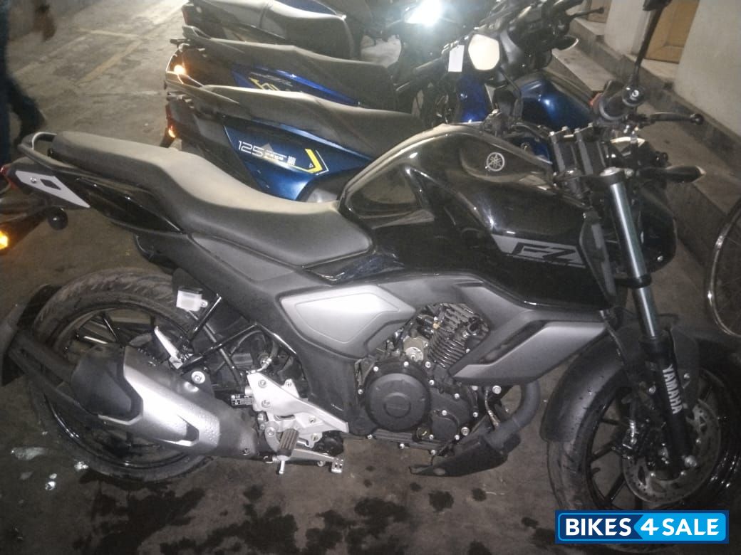 Metalic Black Yamaha FZ FI V3 BS6