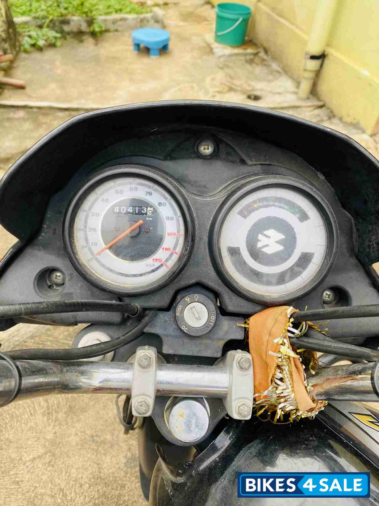 Black Bajaj Platina 100 ES