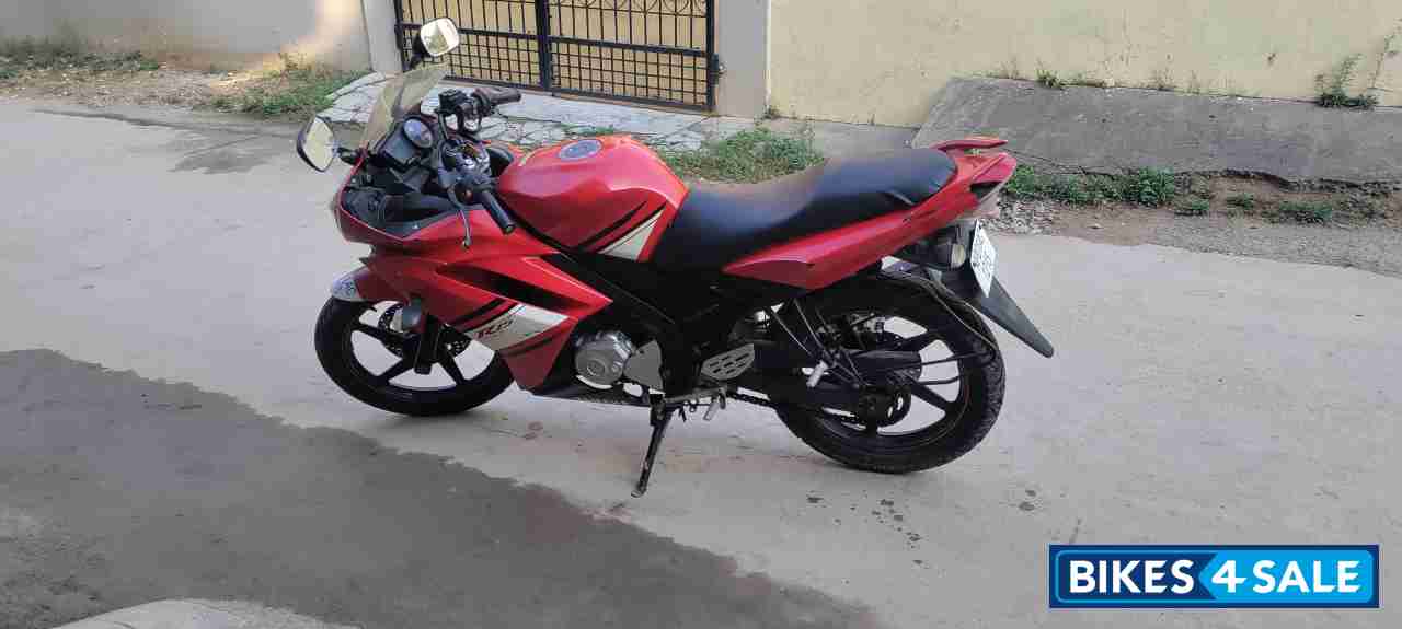 Red & White Yamaha YZF R15 Red & White Yamaha YZF R15