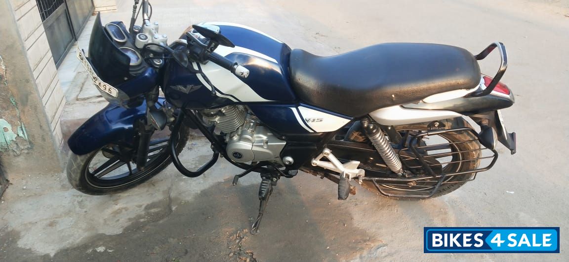 Bajaj V15