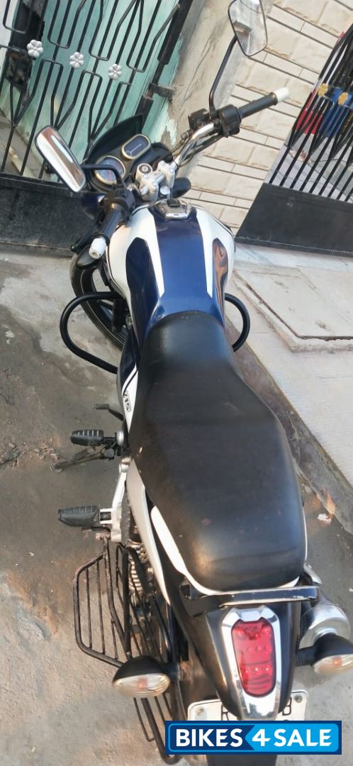 Bajaj V15
