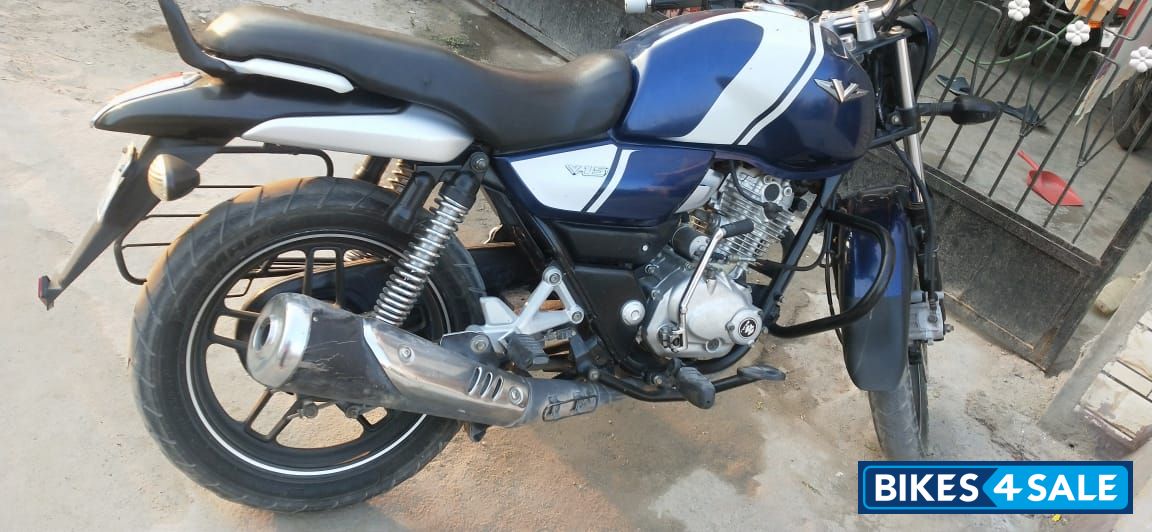 Bajaj V15