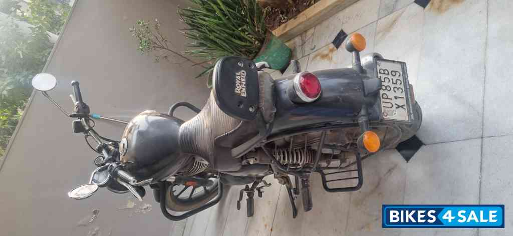 Black Royal Enfield Meteor 350 Stellar