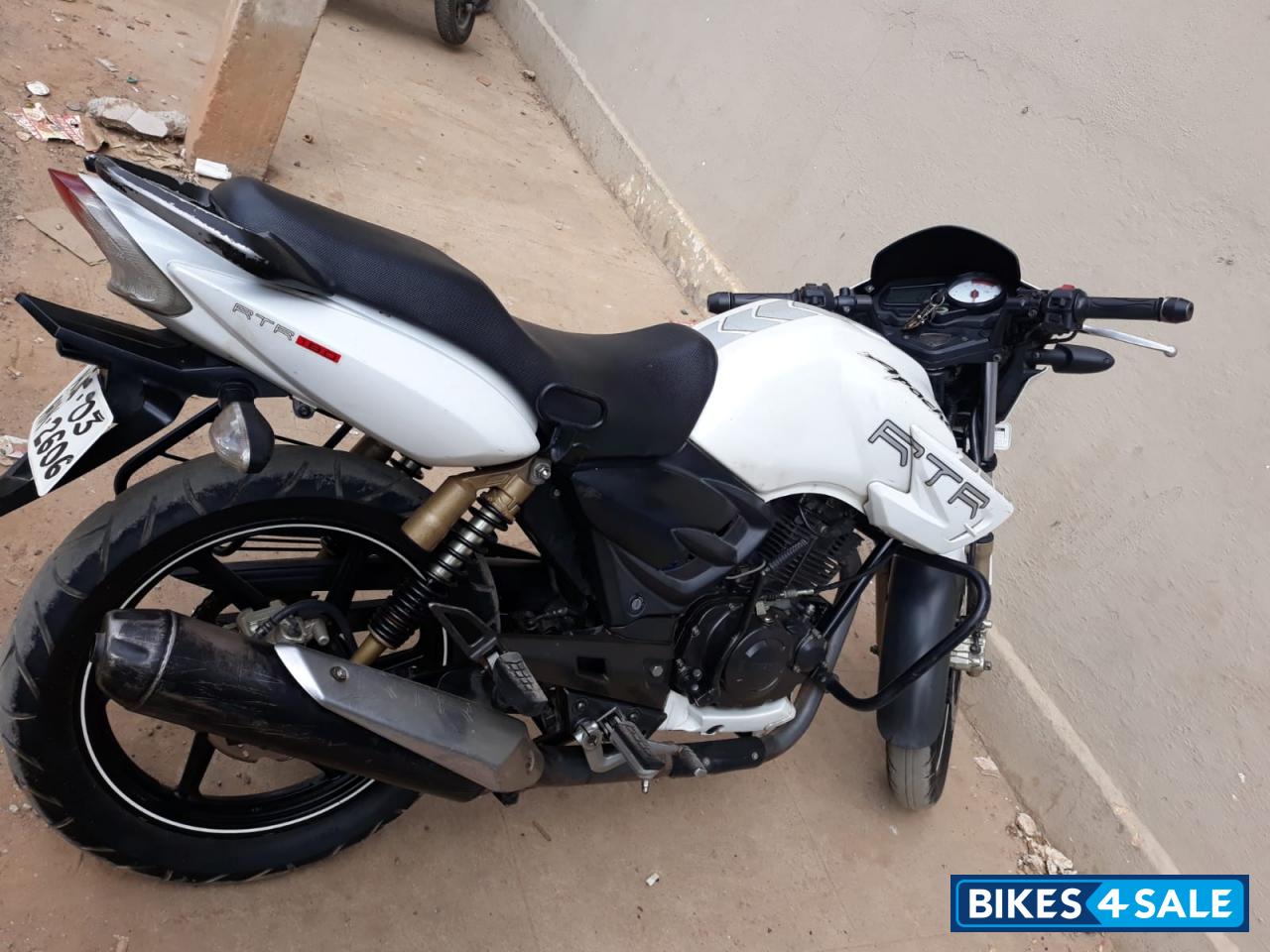 P White TVS Apache RTR 180