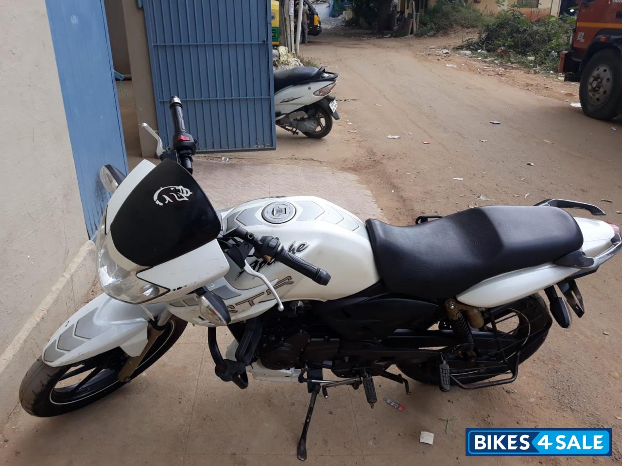 P White TVS Apache RTR 180