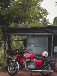 Ideal Jawa Yezdi Deluxe