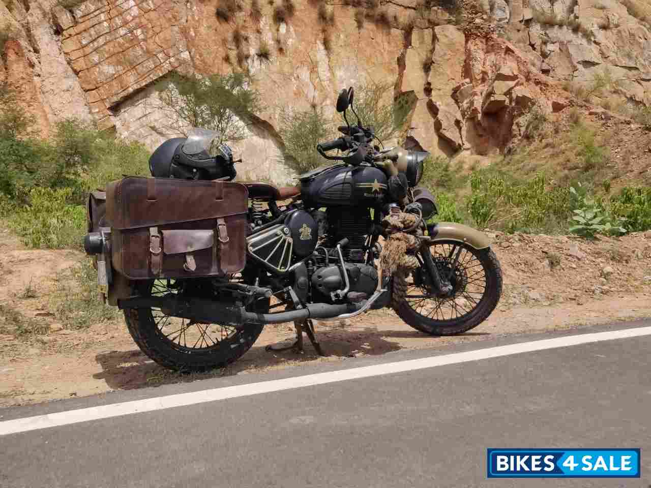Black, Khaki Royal Enfield Classic 350