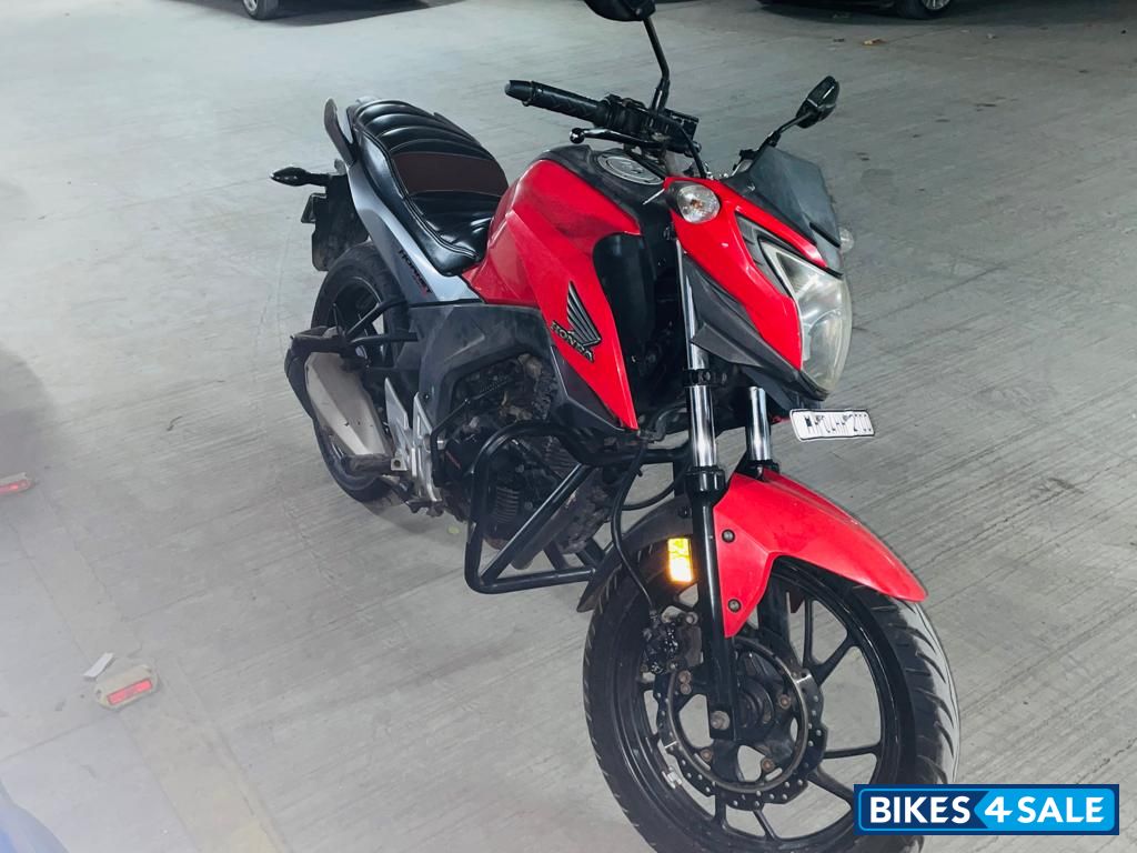 Honda CB Hornet 160R