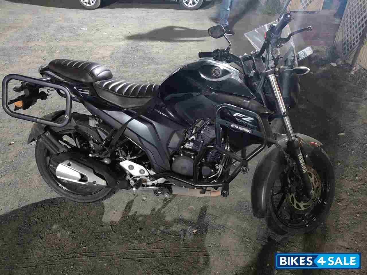 Black Yamaha FZ 25 BS6