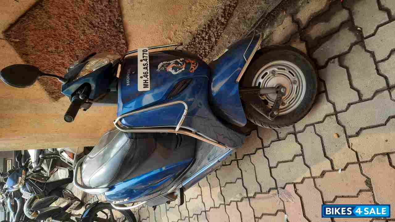 Blue Honda Activa 3G