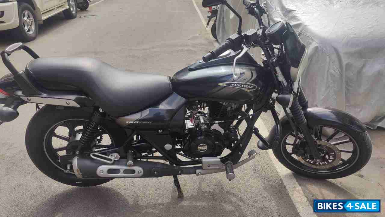 Bajaj Avenger Street 180