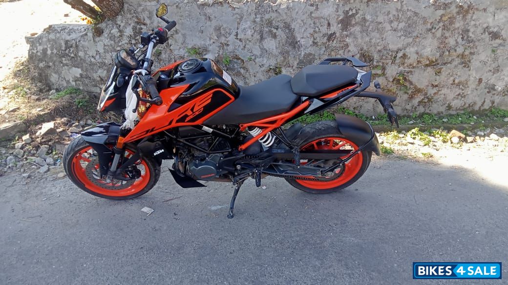 Orange KTM Duke 200 ABS
