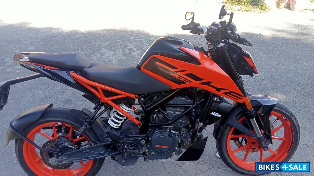 Orange KTM Duke 200 ABS