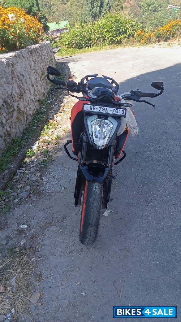 Orange KTM Duke 200 ABS
