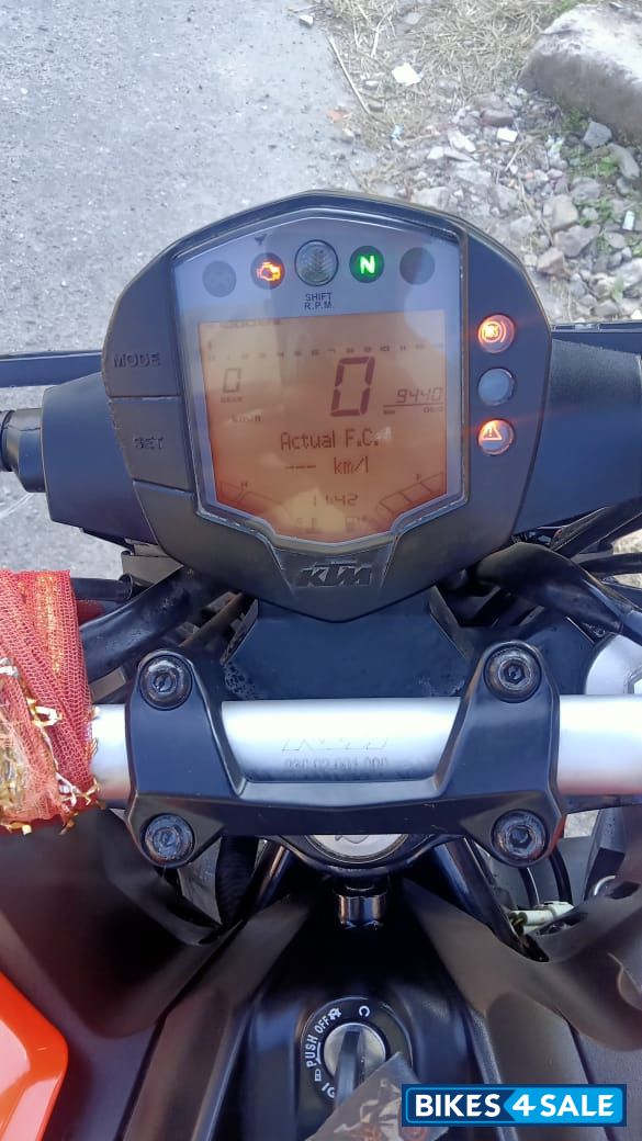 Orange KTM Duke 200 ABS