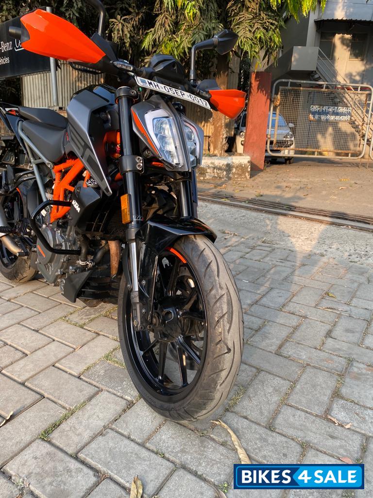 Silver Black Metallic KTM Duke 250 2022