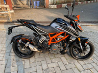 Silver Black Metallic KTM Duke 250 2022