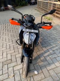 Silver Black Metallic KTM Duke 250 2022