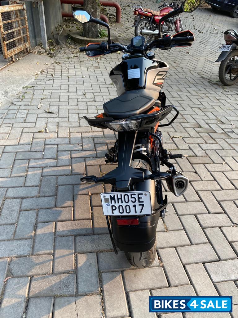 Silver Black Metallic KTM Duke 250 2022