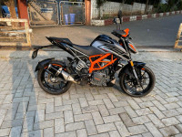 Silver Black Metallic KTM Duke 250 2022