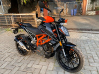 Silver Black Metallic KTM Duke 250 2022