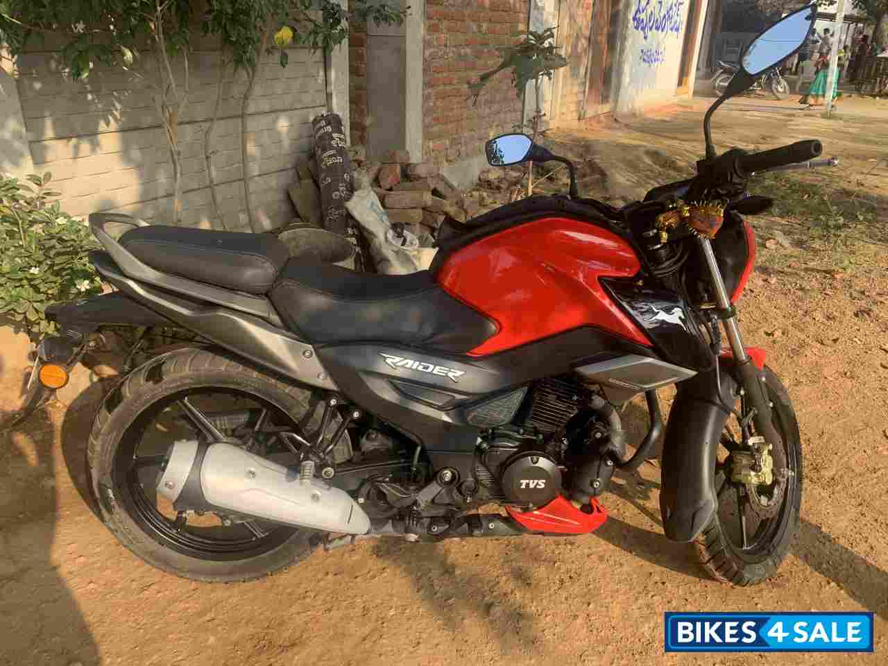 Red TVS Raider 125