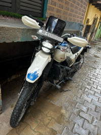 Blue N White Hero Xpulse 200 4V