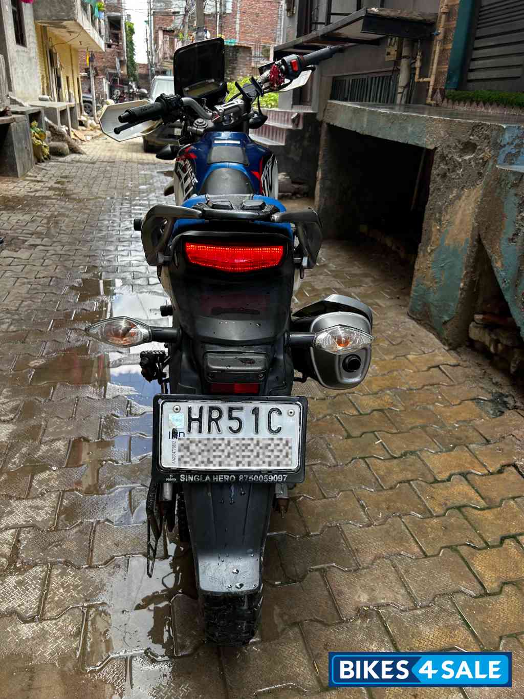 Blue N White Hero Xpulse 200 4V