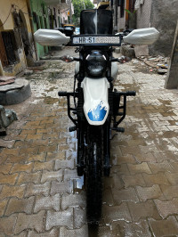 Blue N White Hero Xpulse 200 4V