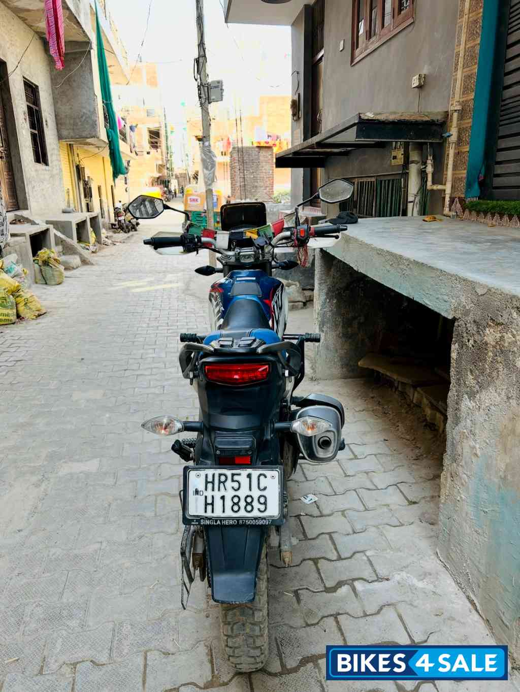 Blue N White Hero Xpulse 200 4V