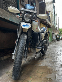 Blue N White Hero Xpulse 200 4V