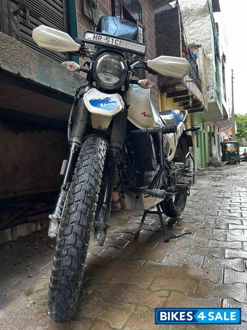 Blue N White Hero Xpulse 200 4V