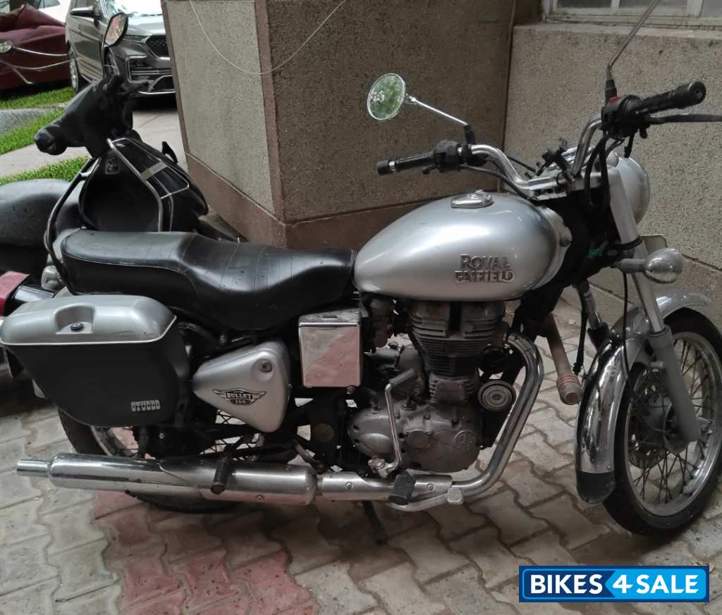 Silver Royal Enfield Bullet Electra 5S Silver Royal Enfield Bullet Electra 5S