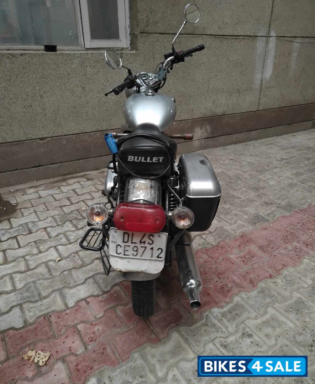 Silver Royal Enfield Bullet Electra 5S Silver Royal Enfield Bullet Electra 5S