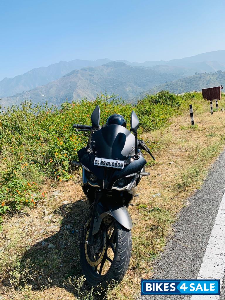 Black Bajaj Pulsar RS 200 ABS