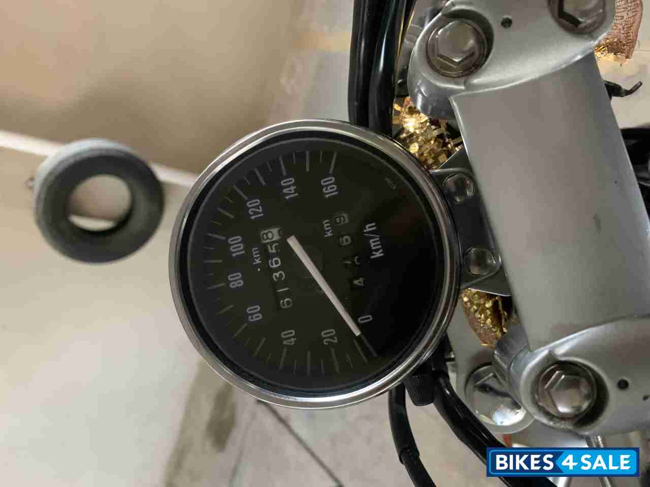 Black Bajaj Avenger 220 DTS-i